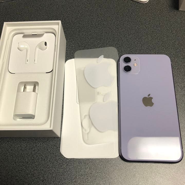 iPhone11本体、付属品あり６４ギガ