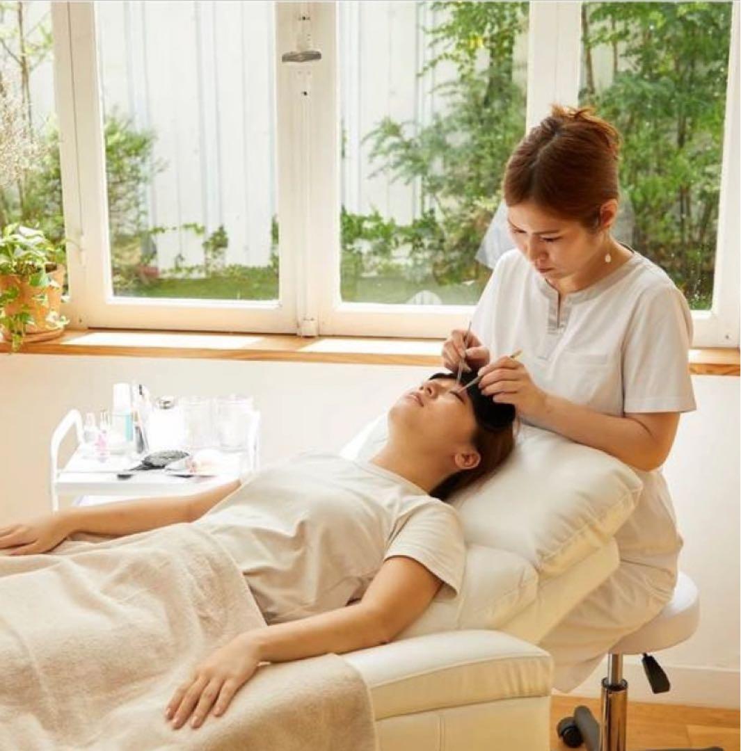 電動施術チェア SISTA-シスタ-ホワイト 【取引成立商品】