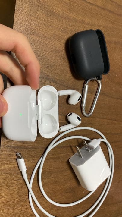 AirPods第3世代　ケース付き　充電器付き