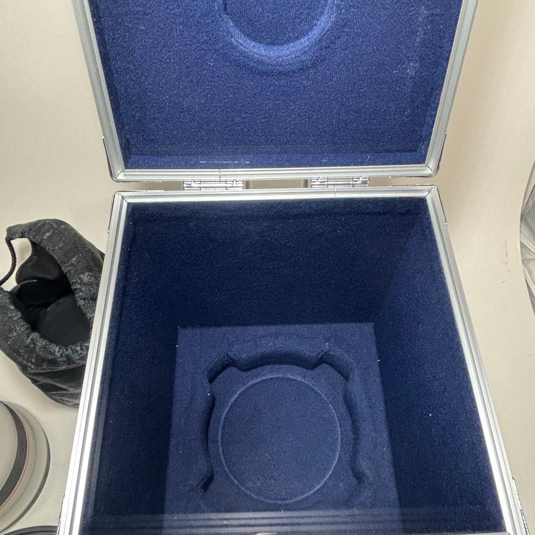 ジャンク品Canon 300mm f2.8レンズ ハードケース付き