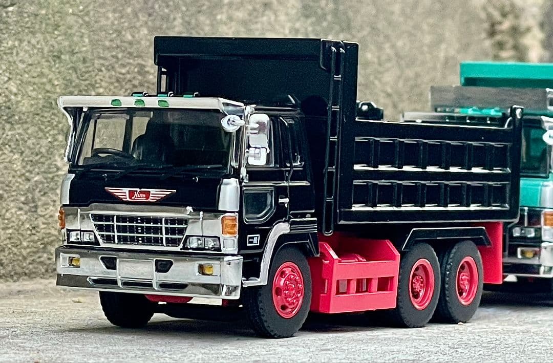 DBGT 1/64 日野 スーパードルフィン ダンプ トラック (ブラック)