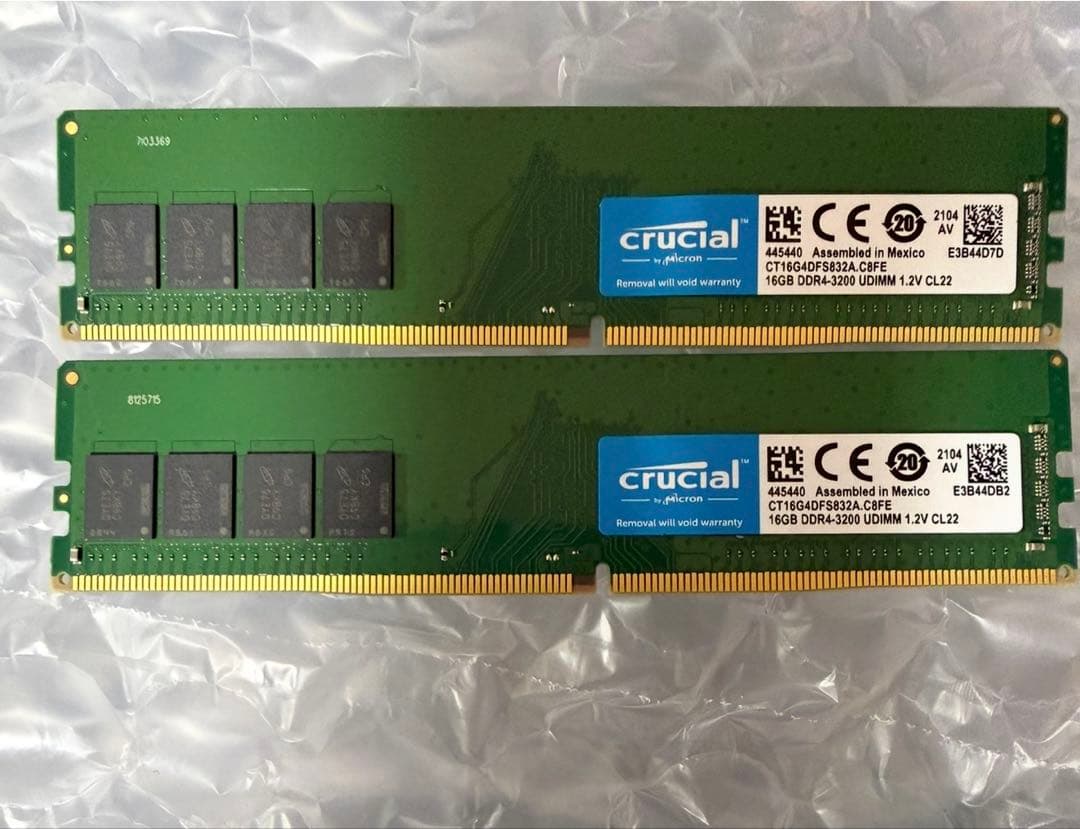 Crucial 16GB DDR4 3200MHz メモリー　2枚　32gb