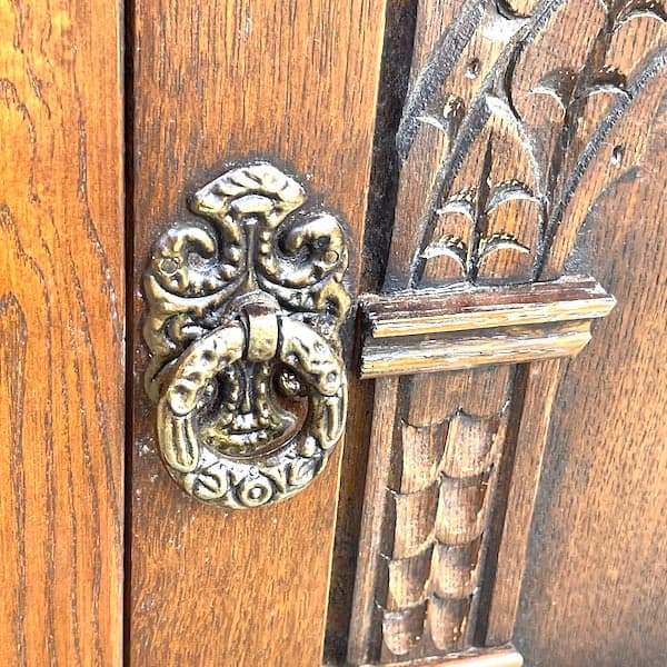 イギリスオールドチャーム　サイドボード　キャビネット　台形　花台