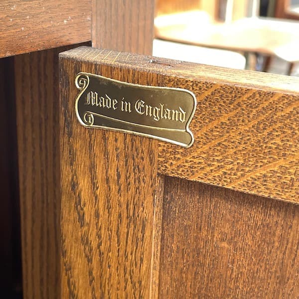 イギリスオールドチャーム　サイドボード　キャビネット　台形　花台