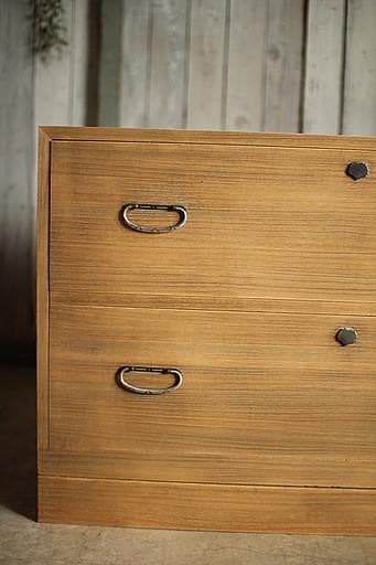 古い木製の引き出し2段　チェスト　桐箪笥 昭和レトロ　タンス　古家具　古民家