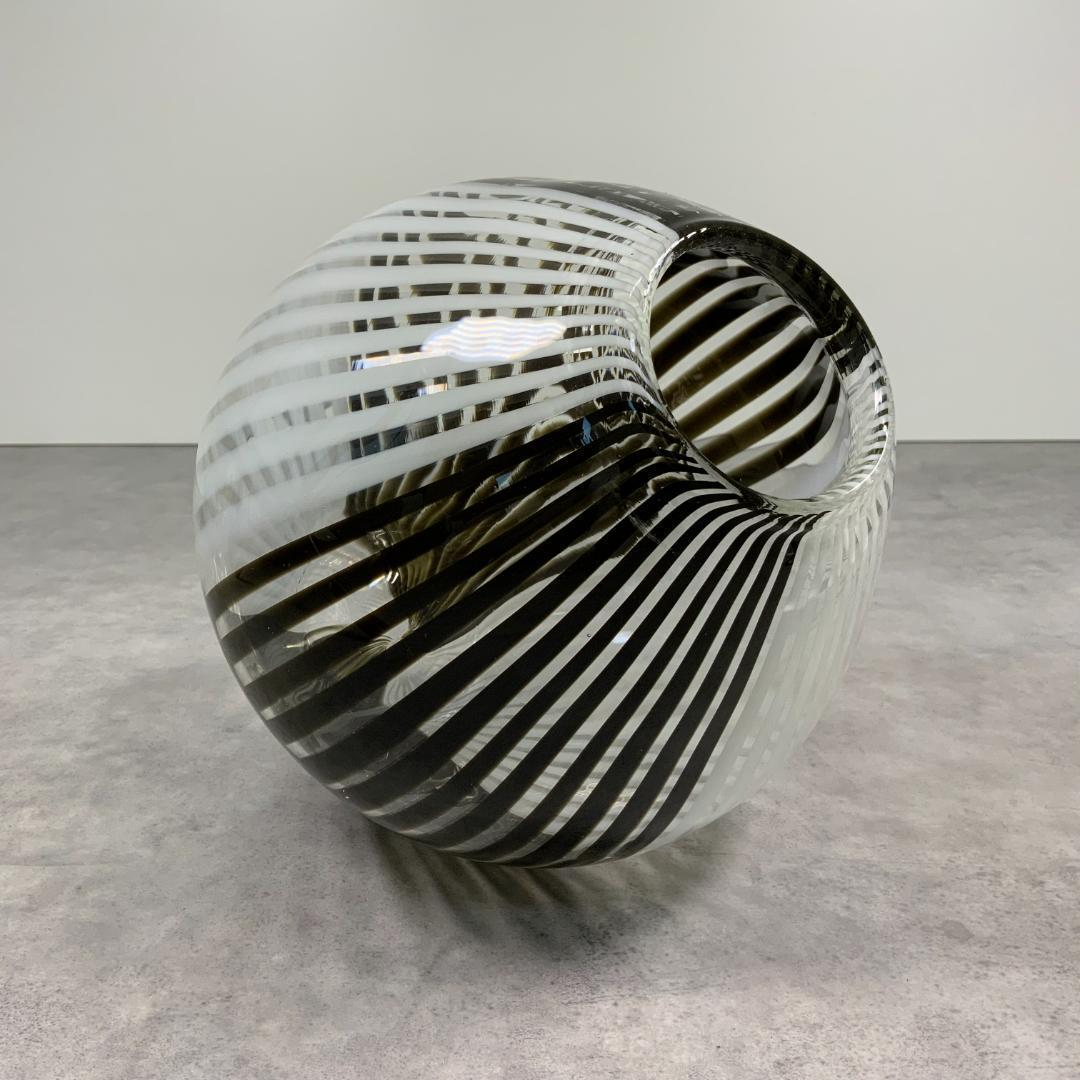 ヴィンテージ ブラック×ホワイト ガラス ベース ストライプ 花器 花瓶