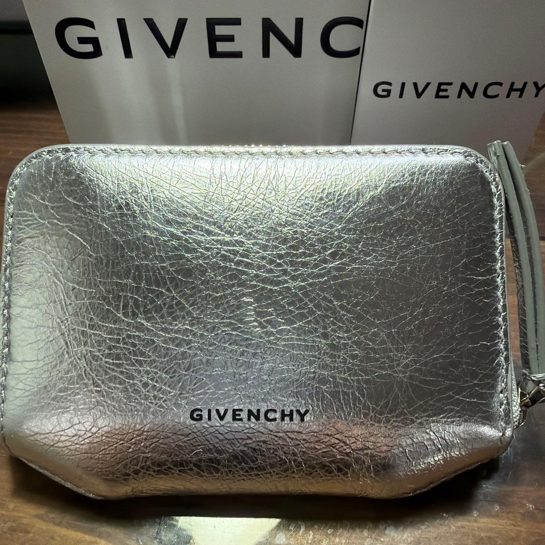美品‼️GIVENCHY シルバー ケース