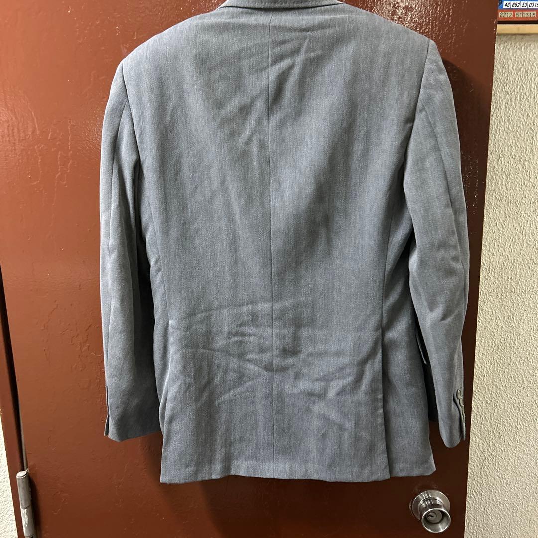 アルニスのグレー シングルブレストジャケット素晴らしい高級ラインです。流通なし