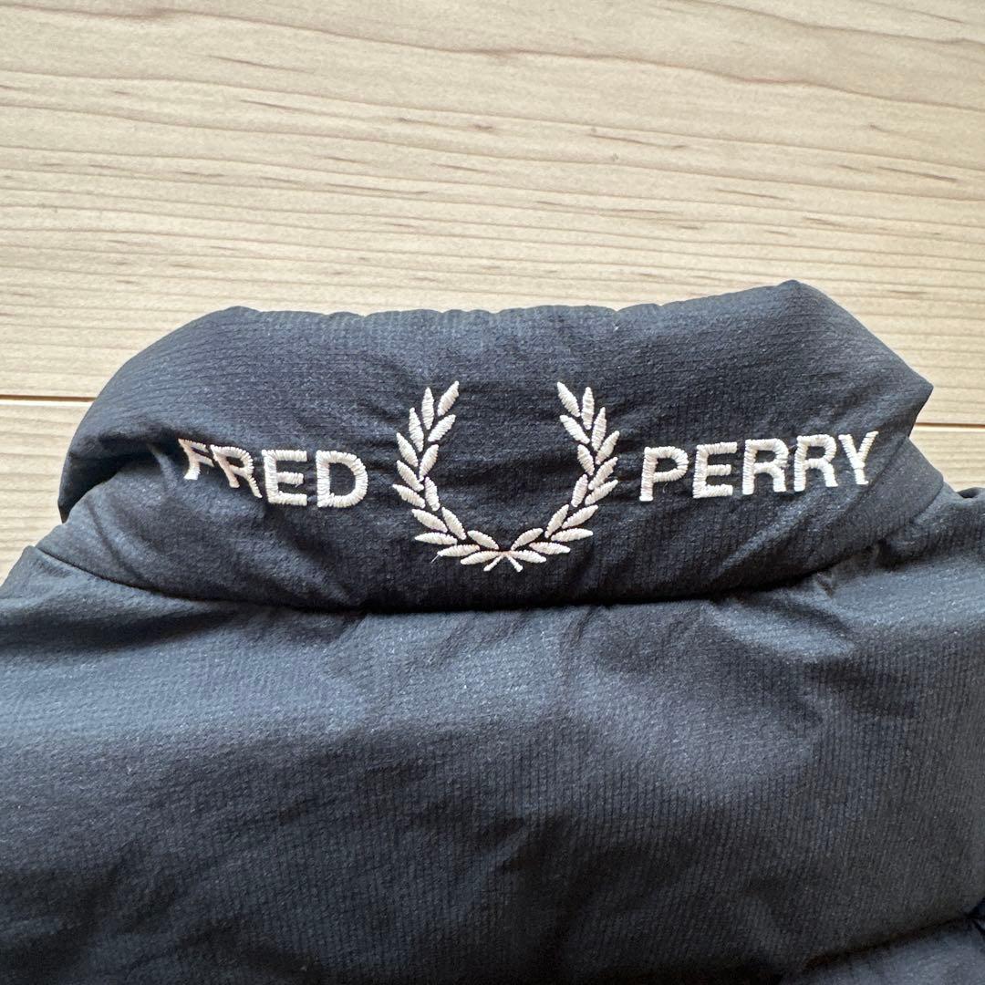 フレッドペリー　ブラック　ダウンベストM