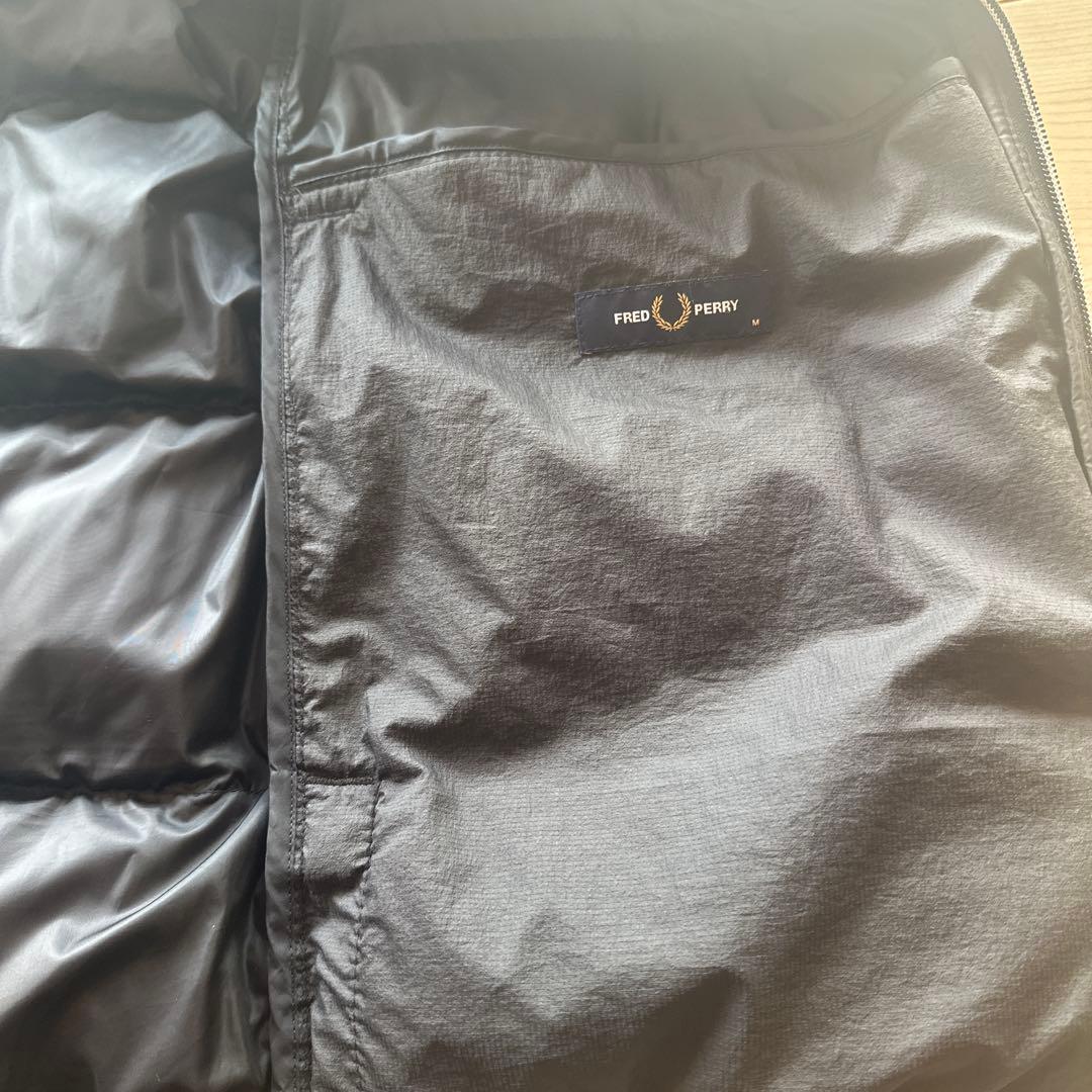 フレッドペリー　ブラック　ダウンベストM