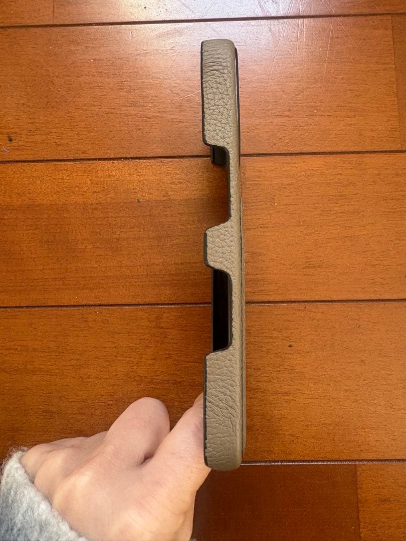 BONAVENTURA ボナベンチュラ iPhone16携帯カバー　エトープ