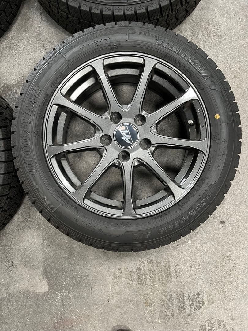 フォルクスワーゲン　ゴルフ7 中古スタッドレスタイヤ　2023年製9部山バリ溝