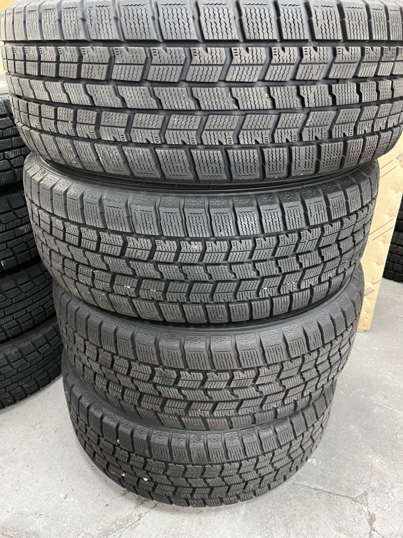 フォルクスワーゲン　ゴルフ7 中古スタッドレスタイヤ　2023年製9部山バリ溝