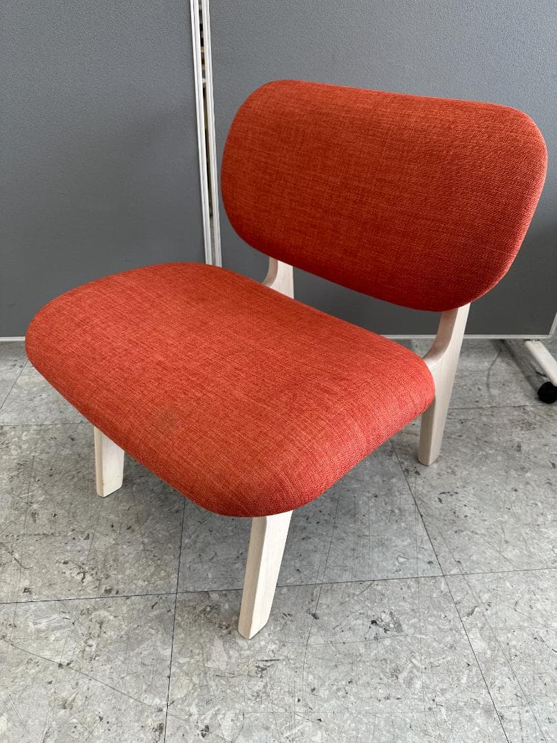 ニトリ　ダイニングチェア　リラックスワイド　オレンジ