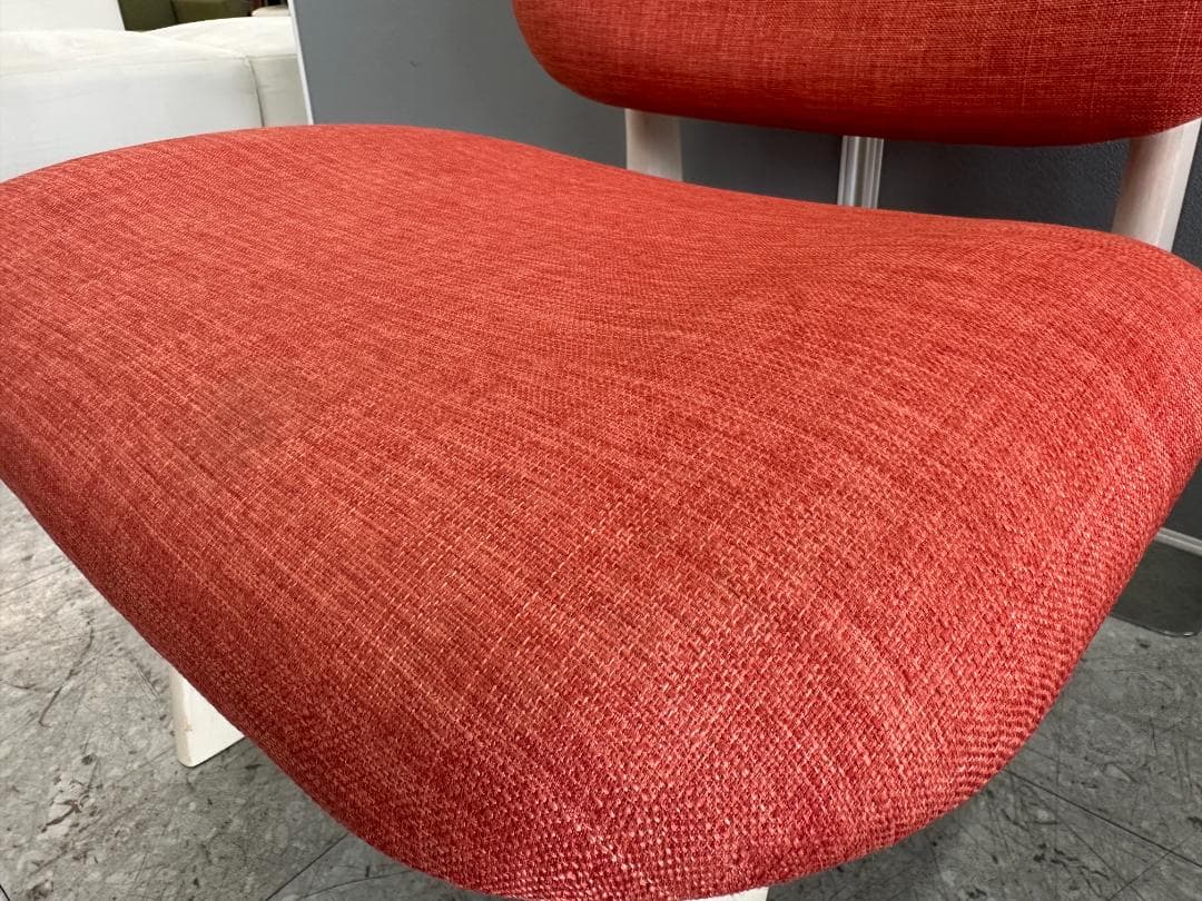 ニトリ　ダイニングチェア　リラックスワイド　オレンジ