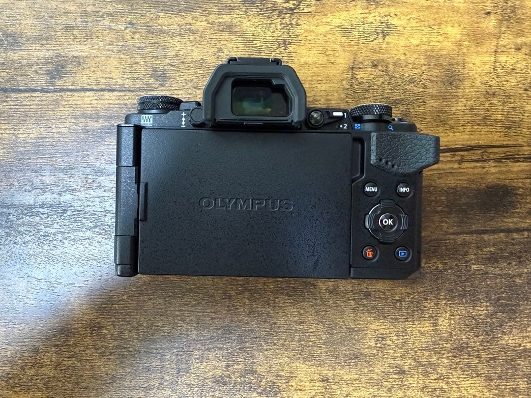 OLYMPUS OM-D E-M5 Mark2 レンズ2本付き