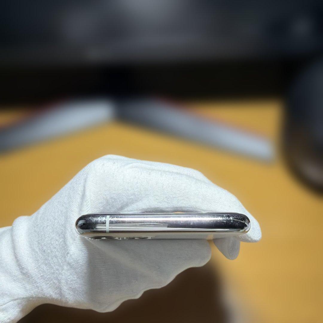 iPhone11 pro シルバー　256GB SIMロック解除手続き済み