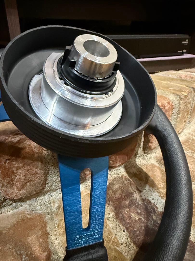 momo ステアリング・ハンドル本体 3本スポーク GRコペンに使用ボス