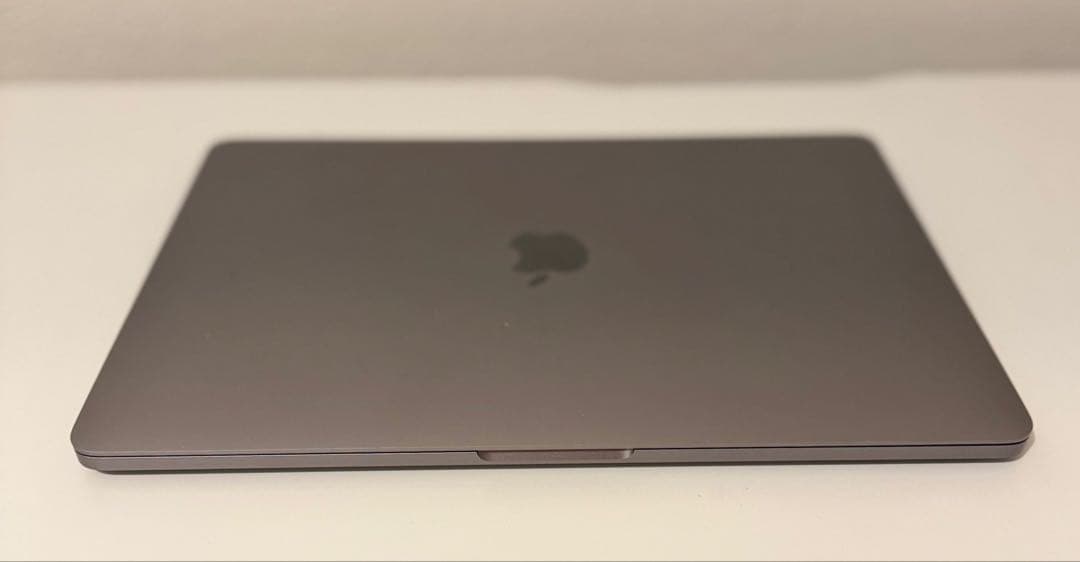 美品 Macbook Pro 2019 13インチ Officeを付ける
