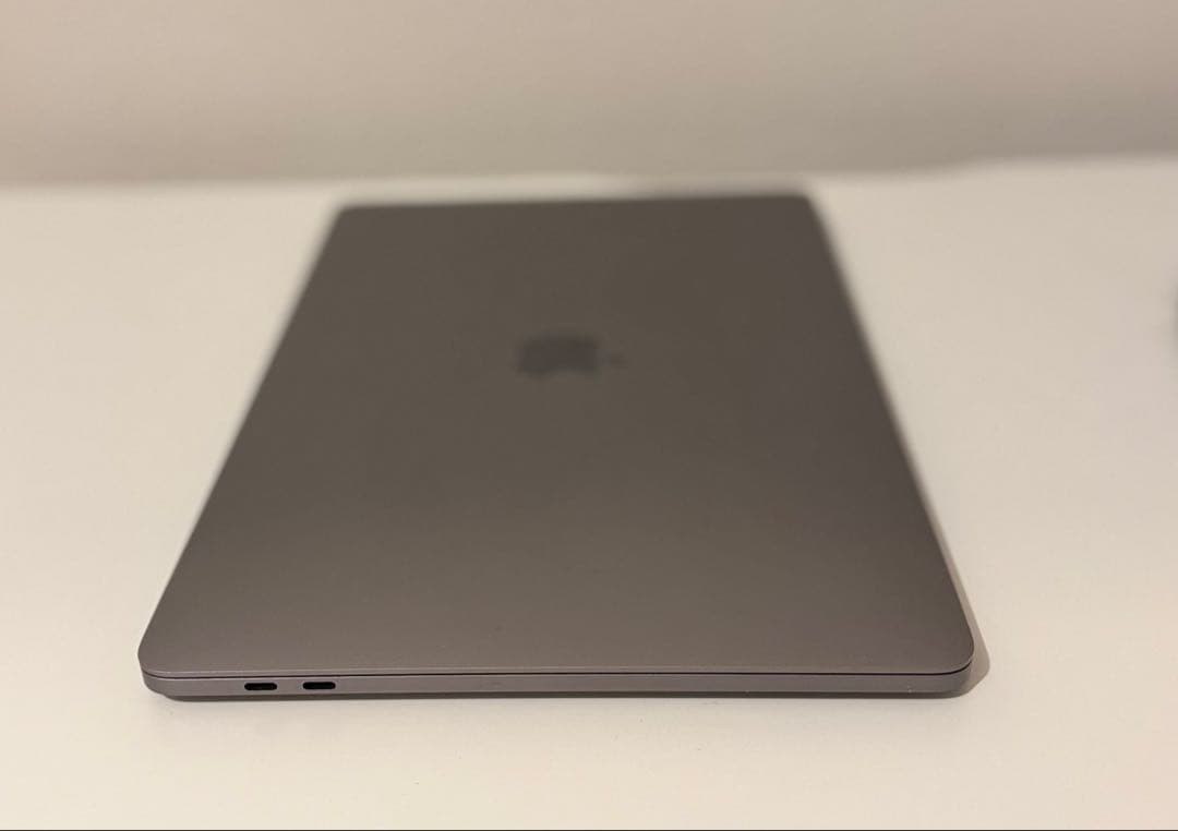 美品 Macbook Pro 2019 13インチ Officeを付ける