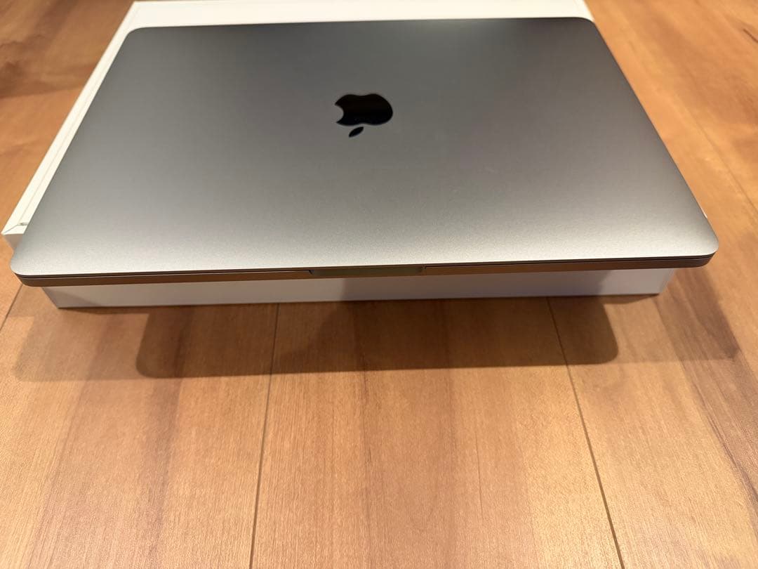 MacBook Pro 13インチ FNEH3J/A 8/256