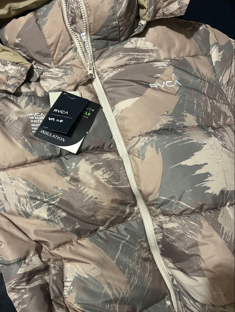 【新品】タグ付き 美品 ルーカ RVCA ダウン【Mサイズ】16000円本日まで