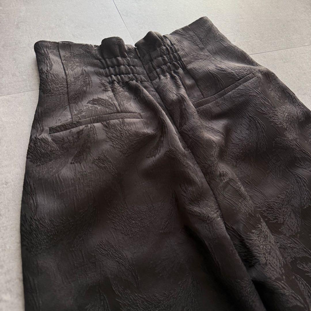 nianaフェザー柄ジャガードペプラム セットアップ パンツドレス オケージョン