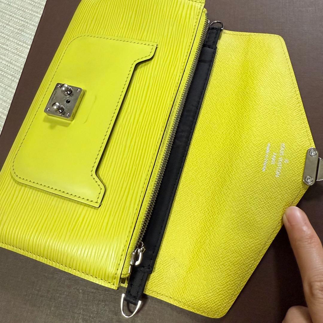 希少　Louis Vuitton モノグラム　エピ長財布