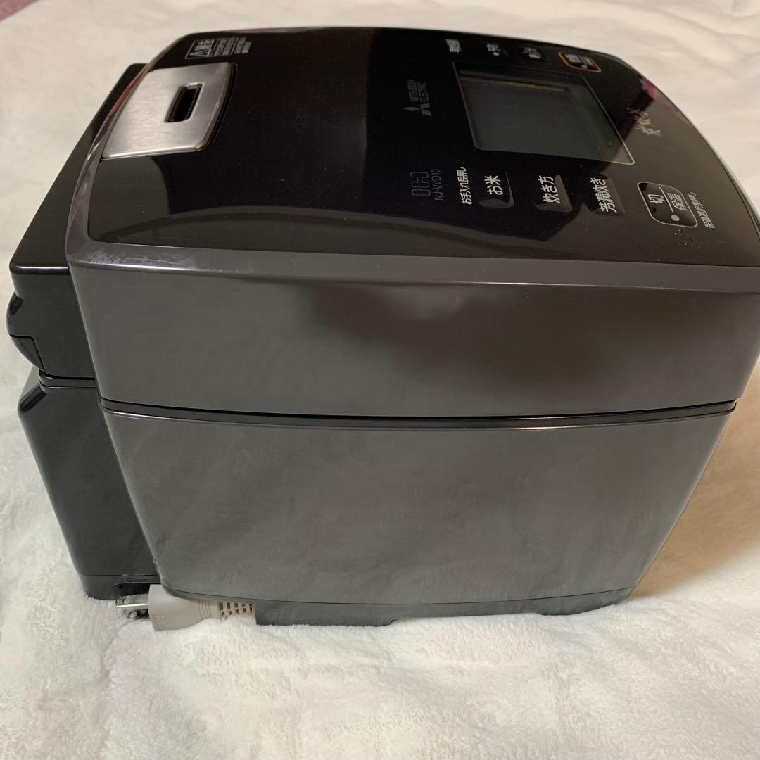【2022年製】三菱電機IHジャー炊飯器　炭炊釜　5.5合　NJ-VVD10-B