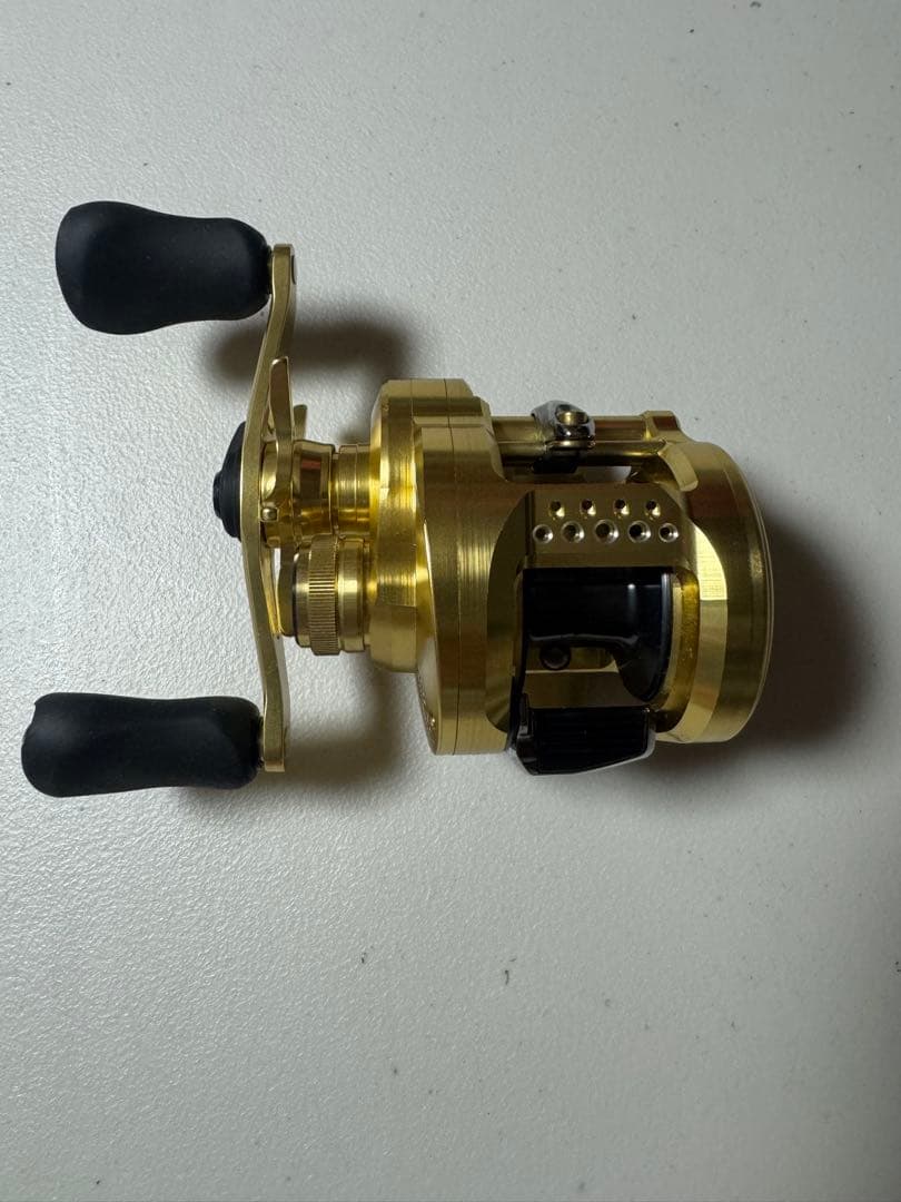 SHIMANO カルカッタ コンクエスト 201XG ゴールド