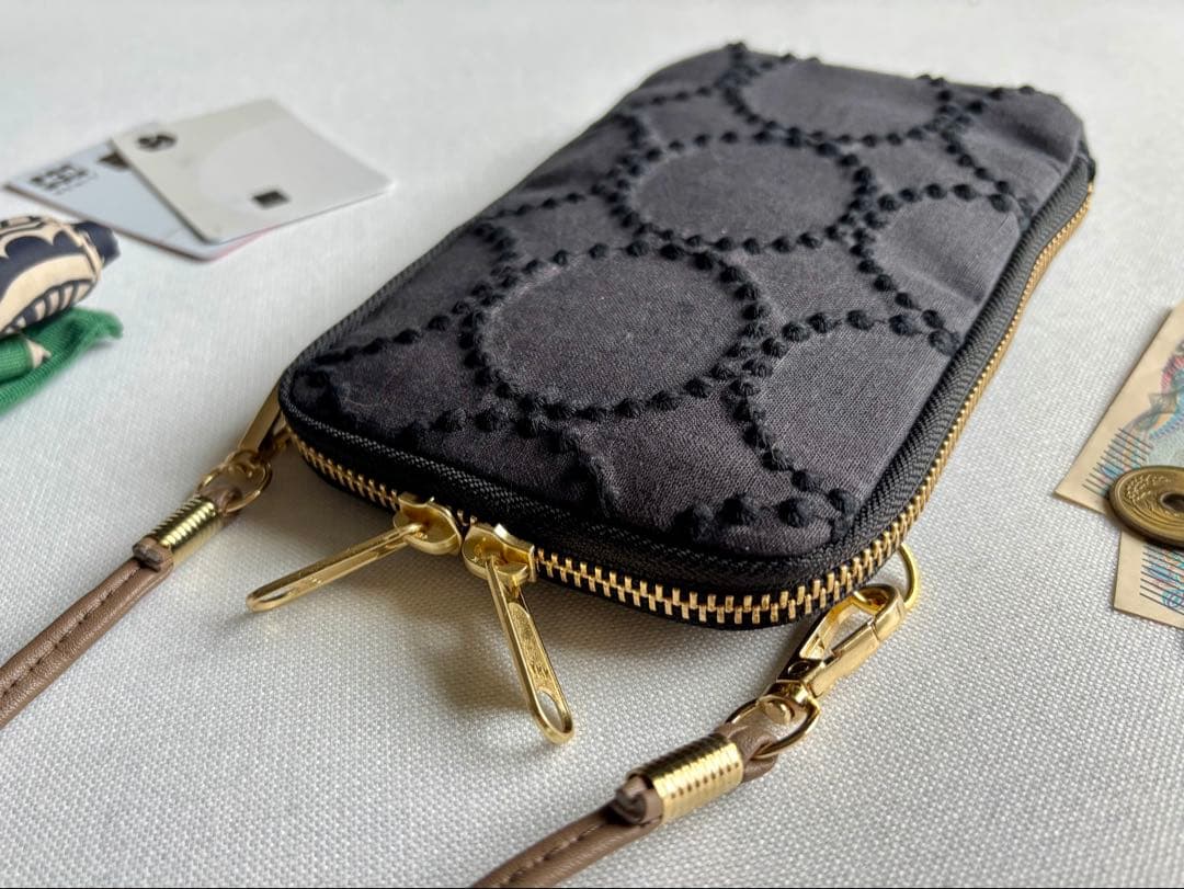 ★だみ【スマホショルダー／マルチケース】タンバリンチャコール×ブラック