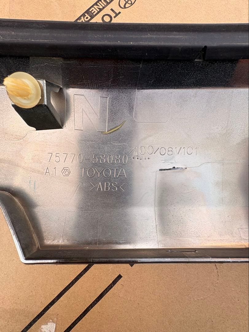 30系 ヴェルファイア 前期 純正 ボンネットモール（スモークメッキ）