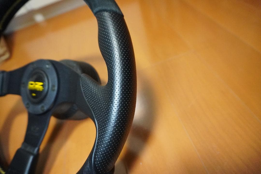 希少品　OZレーシング　ステアリング／パーソナル製（MADE IN ITALY)