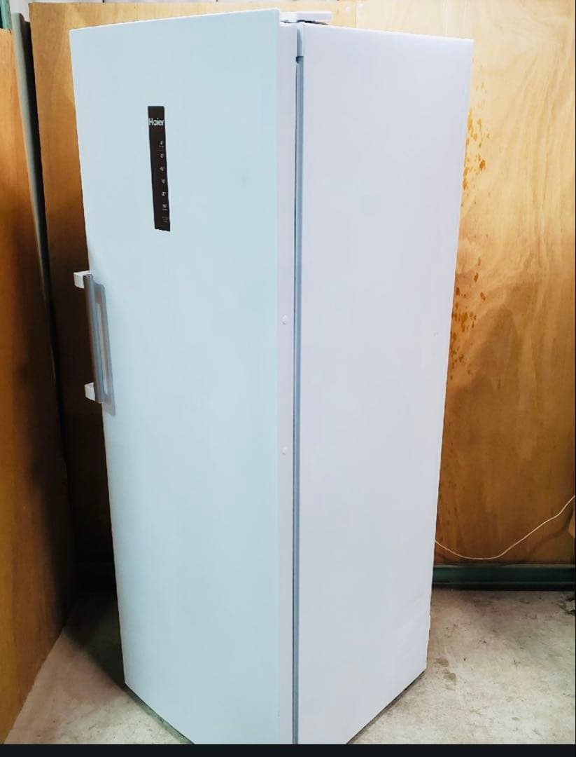 送料込★美★ハイアール ★タテ型冷凍庫 ★ '20年製★容量抜群★説明書
