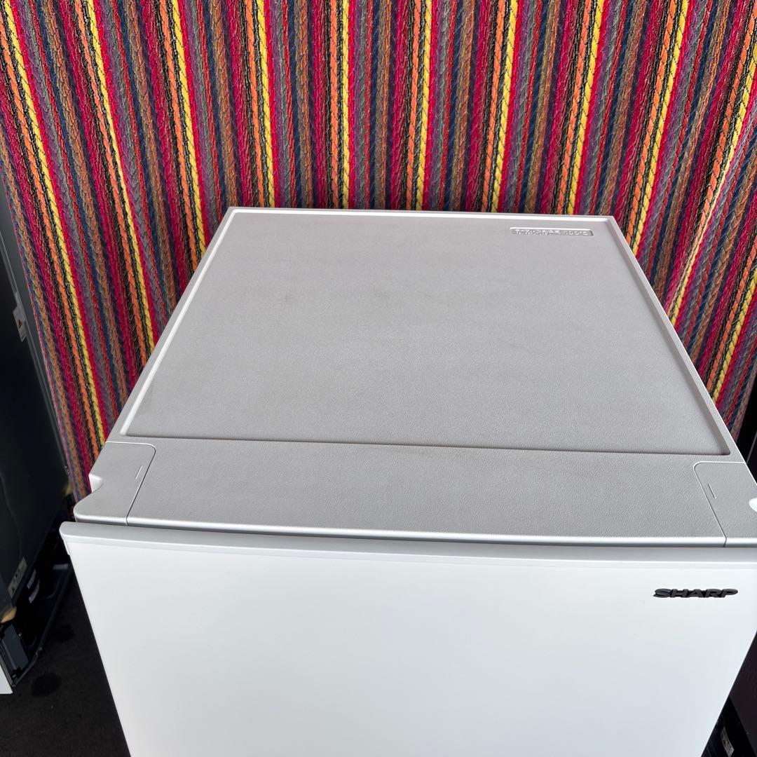 シャープ中古冷凍冷蔵庫179L2022年製 形名SJ-D18J-W