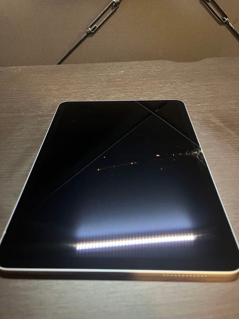 iPad Air 11インチ M2 ブルー 画面ひび割れあり