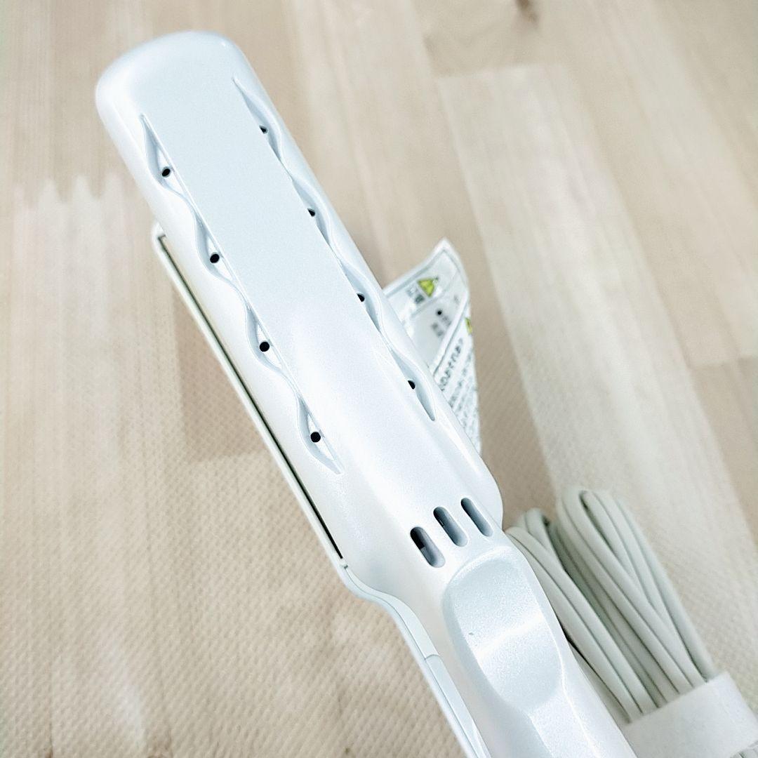 ほぼ未使用○KINUJO 絹女 ストレート アイロン ホワイト