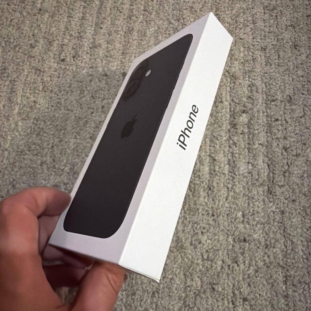 Apple iPhone 16ブラック　新品未使用品！