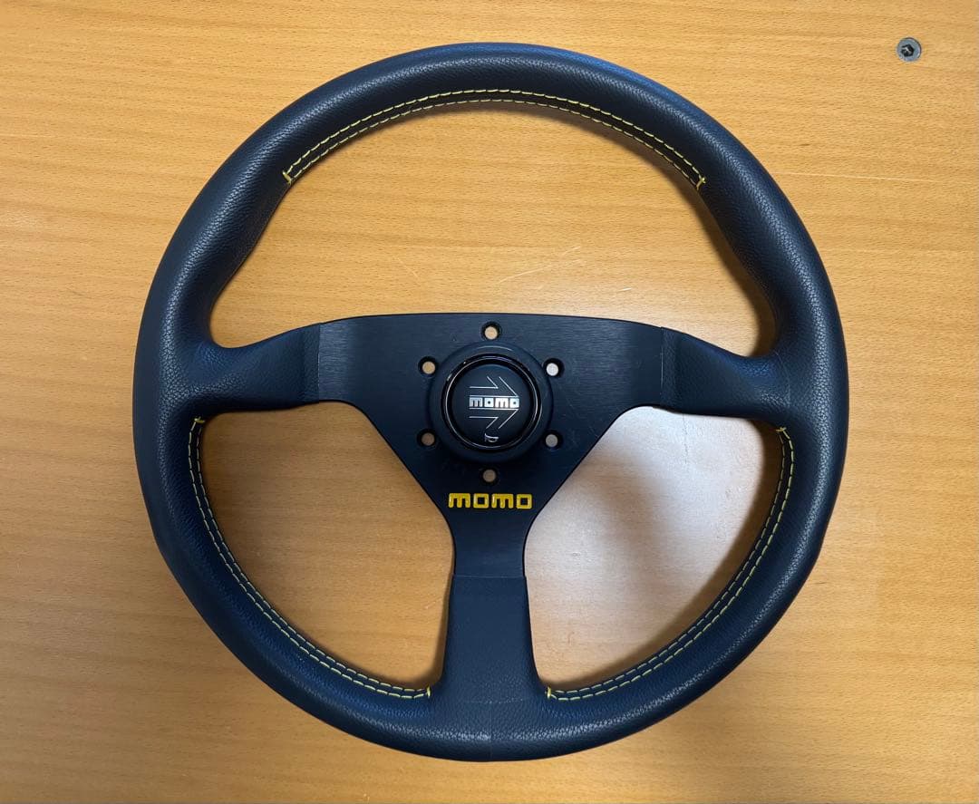 momo ステアリング ヴェローチェレーシング320mm