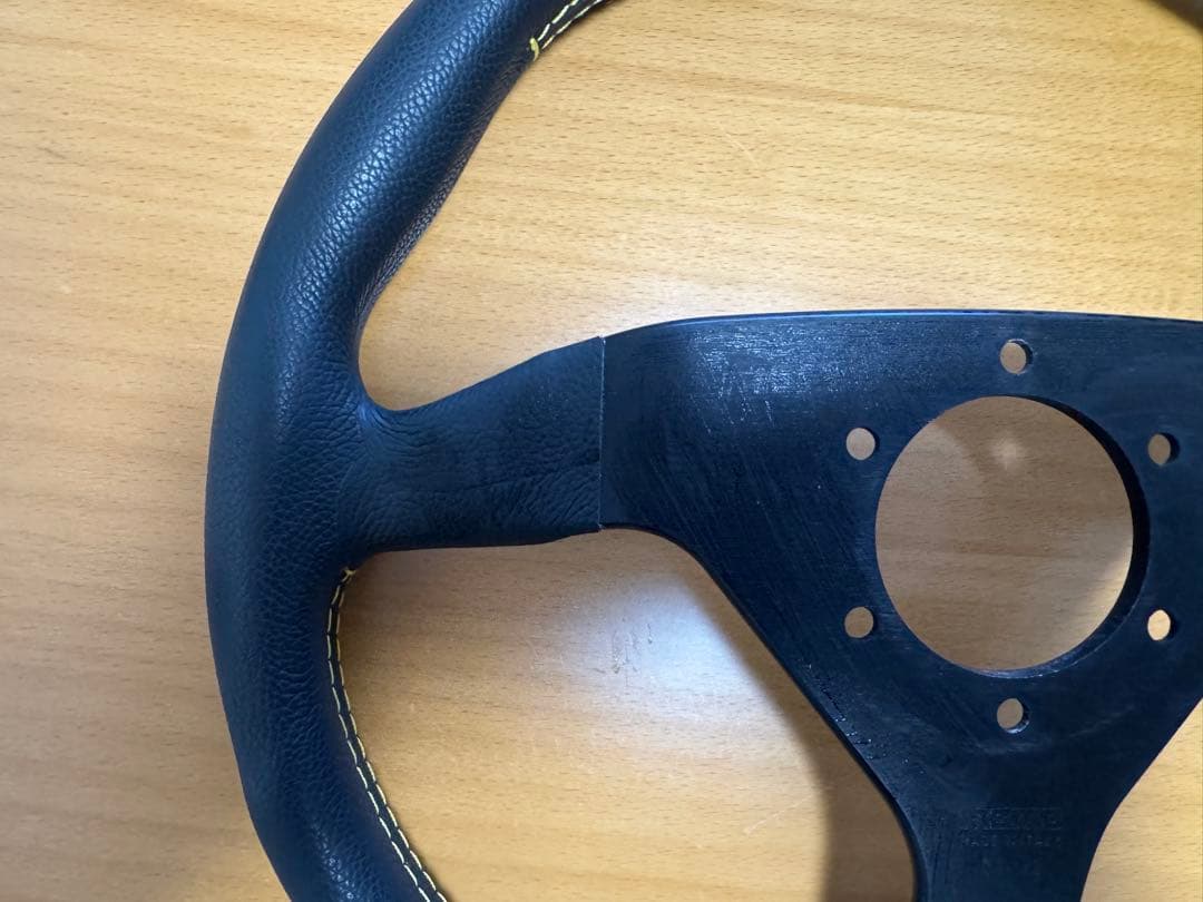 momo ステアリング ヴェローチェレーシング320mm