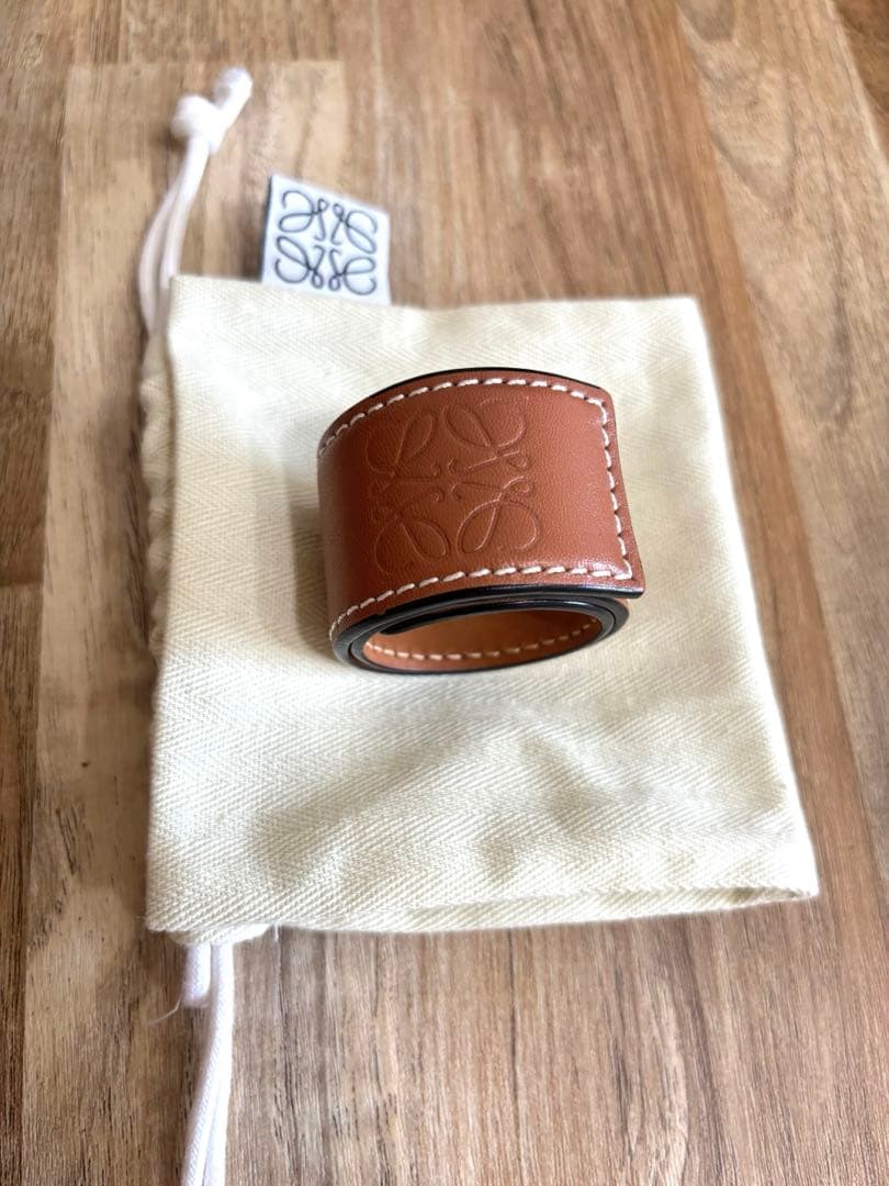 LOEWE レザーバングル【付属品付き】