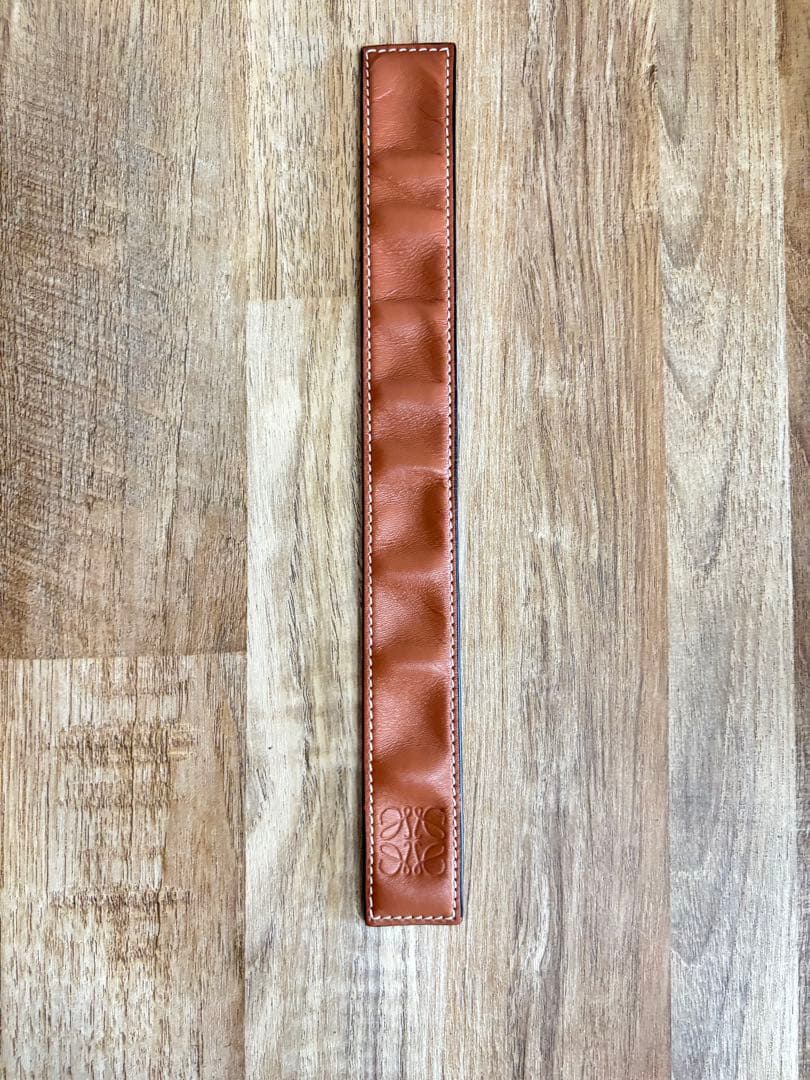 LOEWE レザーバングル【付属品付き】