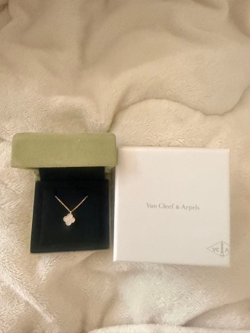 Van Cleef & Arpels スウィートアルハンブラペンダント