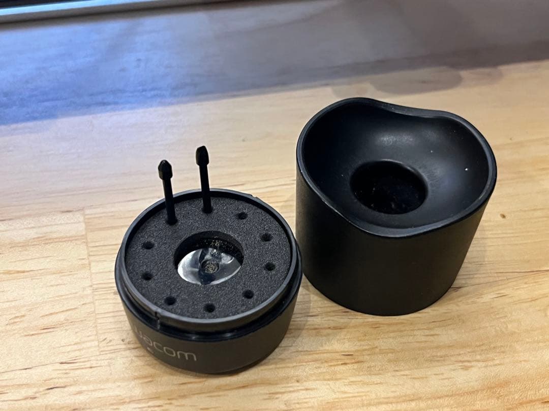 Wacom Cintic16 FHD 液晶ペンタブレット本体