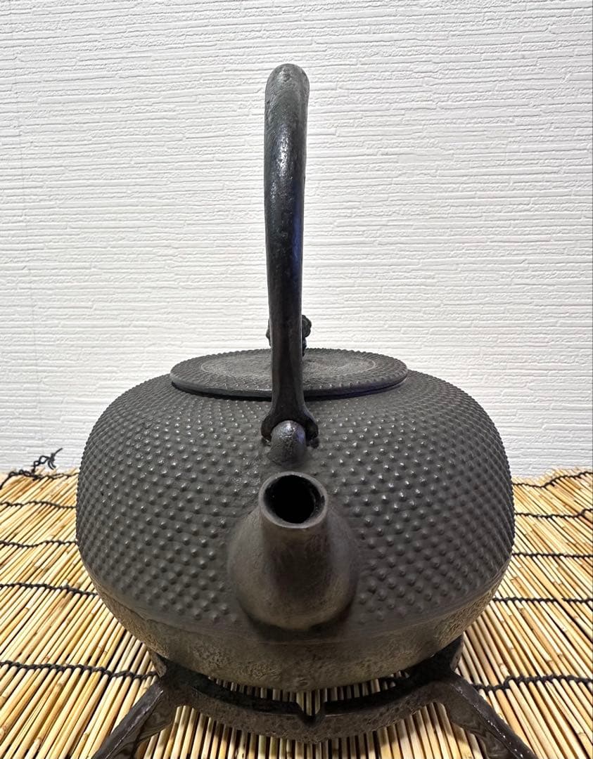 未使用、供箱付　南部秀山 佐藤 勝弘作　１５型アラレ　鉄瓶　南部鉄瓶　南部鉄器