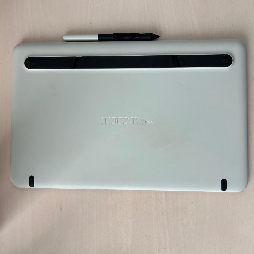 Wacom One 液晶ペンタブレット 本体・ペン・コード