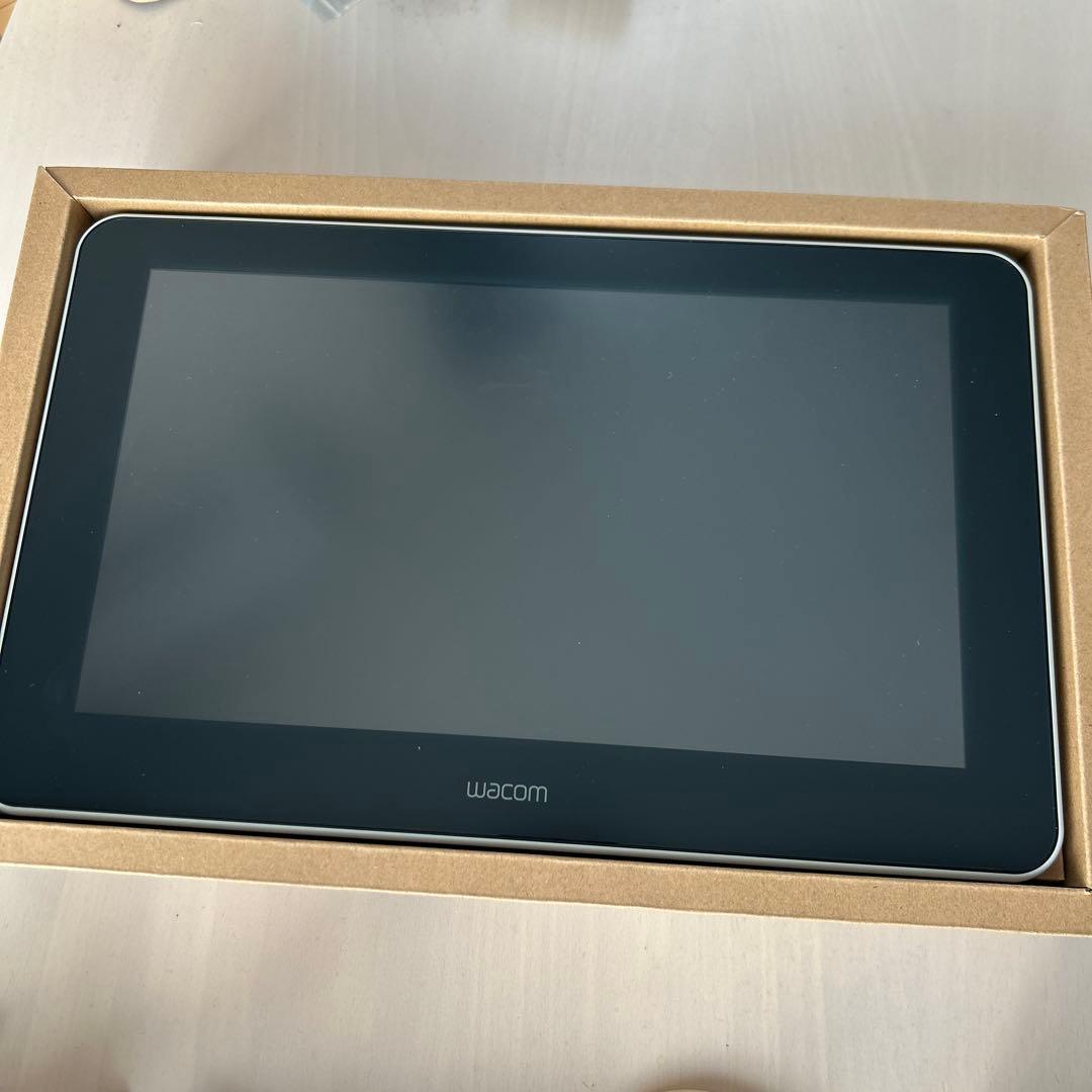 Wacom One 液晶ペンタブレット 本体・ペン・コード