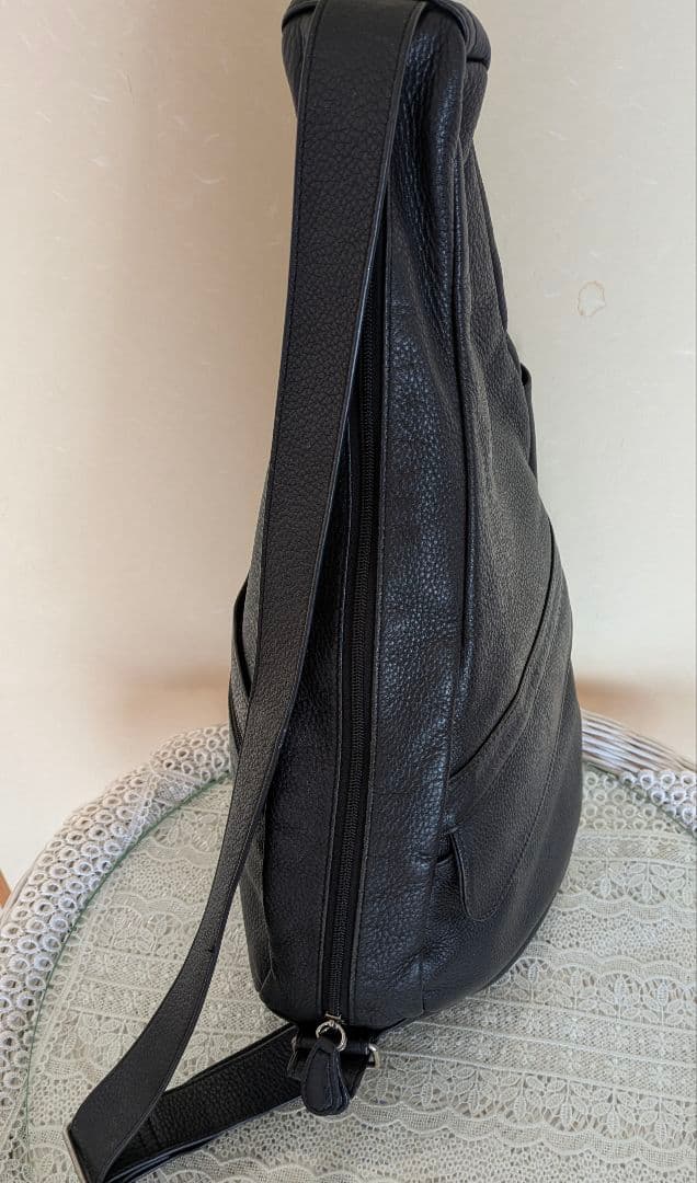 希少レザー！ The Healthy Back Bag M　黒　男女