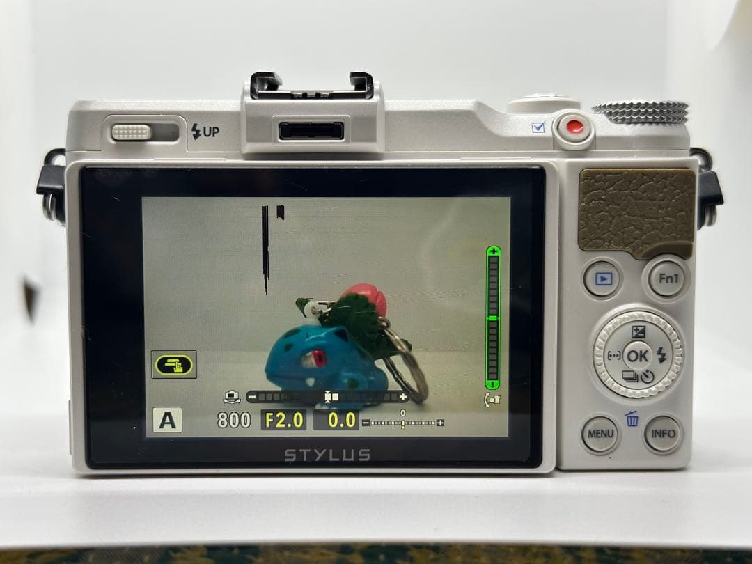 OLYMPUS STYLUS XZ-2ホワイト デジカメ