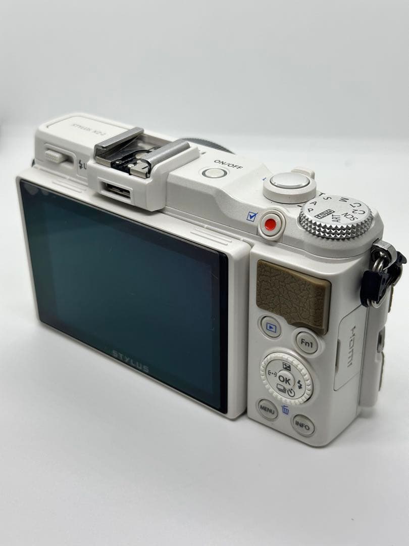 OLYMPUS STYLUS XZ-2ホワイト デジカメ
